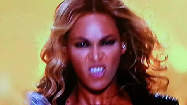 beyonce-eyes-go-black-at-superbowl-performance.jpg