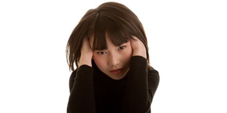sm-girlwithhandsonhead-600x300.jpg